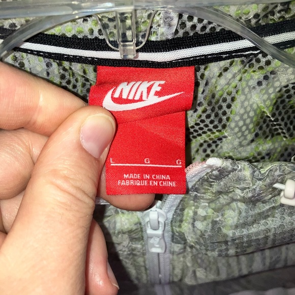 Nike vest with hood. - Picture 2 of 6